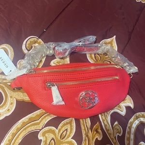 Guess new red Detail mini